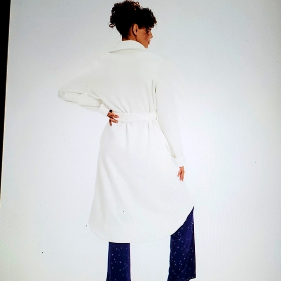 UGG. Women Duffield II. Cream. Size L. Plush. Warm pockets. - Picture 2 of 13